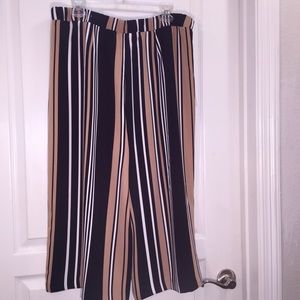 Chicos wise leg/ slimming bold vertical stripes